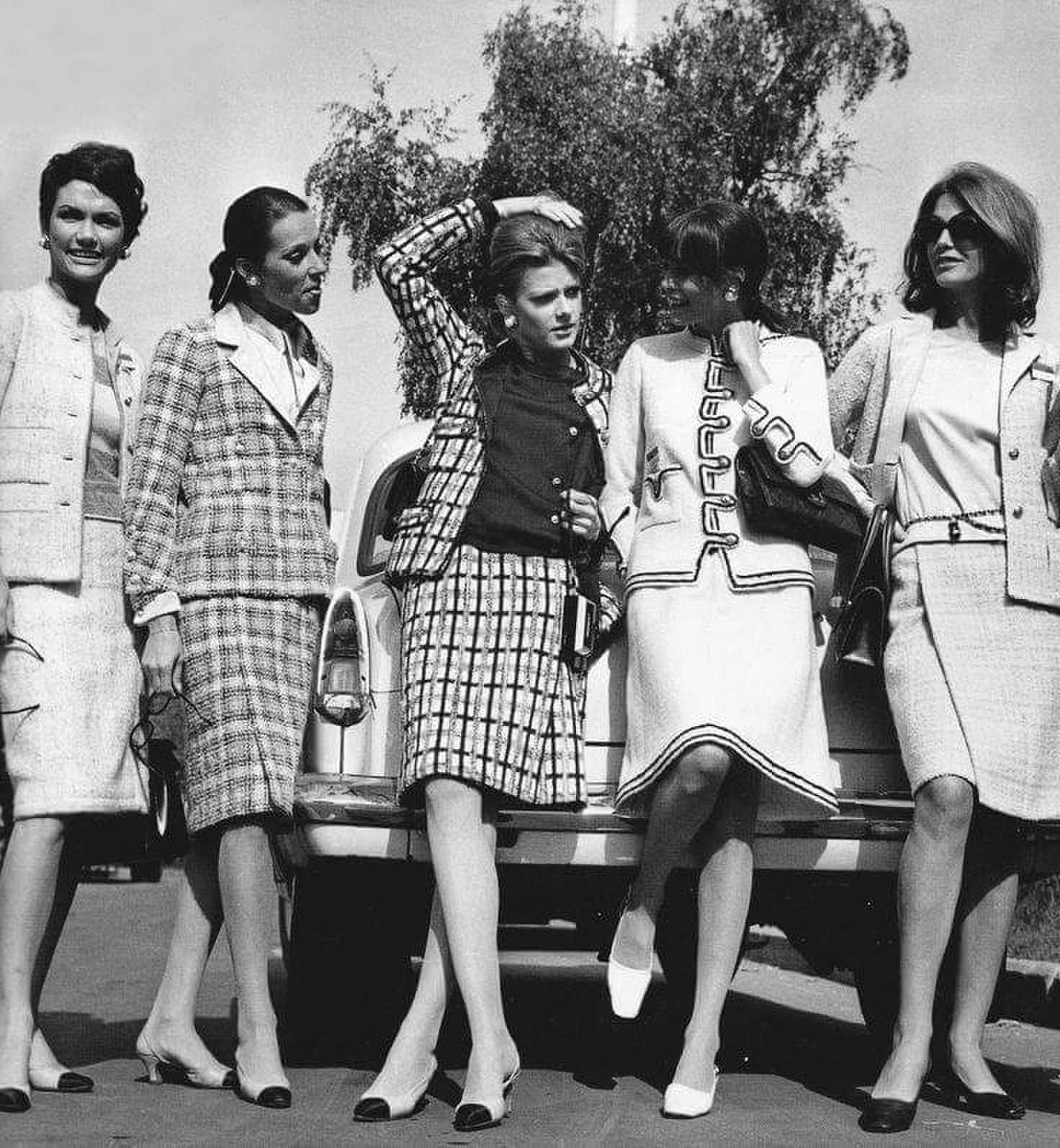 Первая стильная. Коко Шанель 1960. Коко Шанель мода. Первая коллекция Коко Шанель. Коко Шанель 1967.